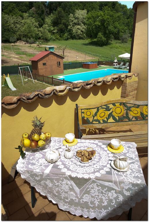 Il Casale Di Aurora Country House Colmurano Exterior photo