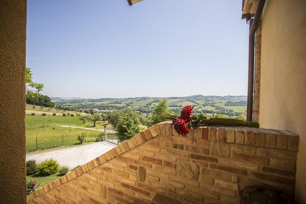 Il Casale Di Aurora Country House Colmurano Exterior photo